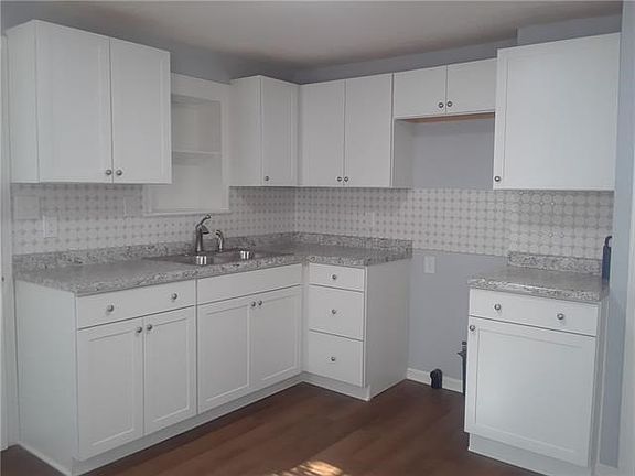 5th image of 4361 Troup Ave