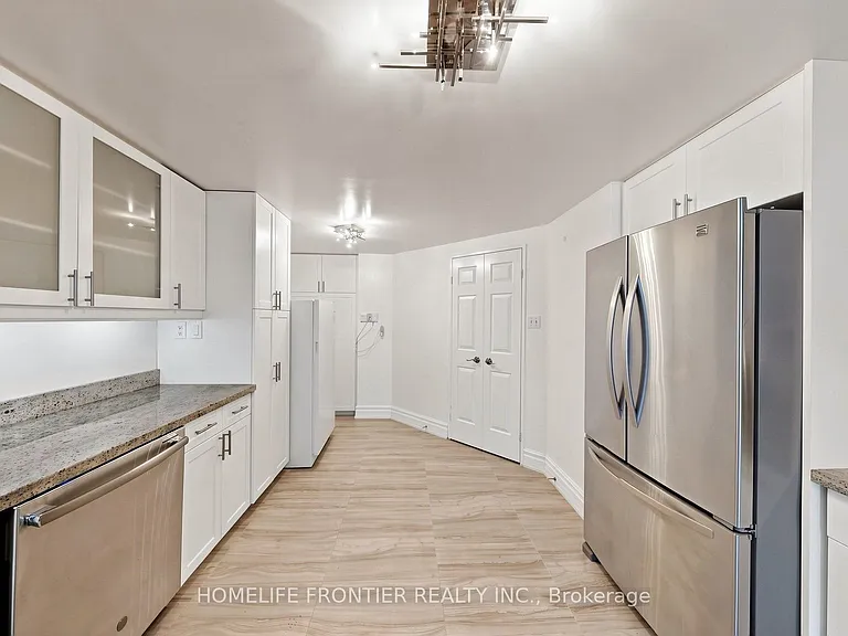 131 Beecroft Rd #203 — Photo 19