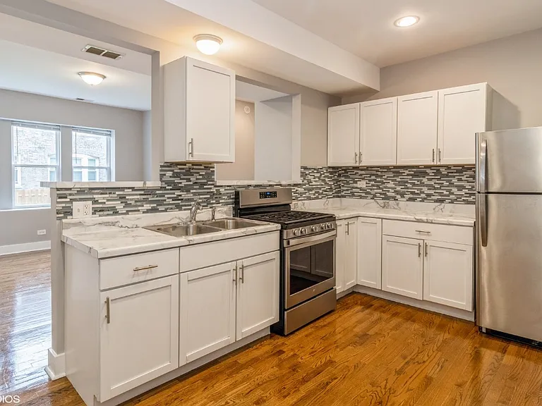 5437 W Monroe St #1 — Photo 13