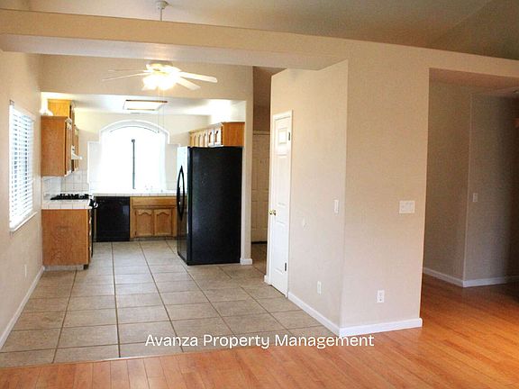 4th image of 296 N Jasmine Ave