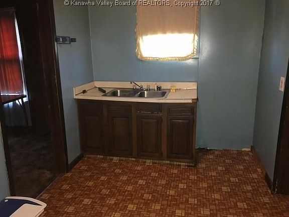 4th image of 1714 Kemp Ave