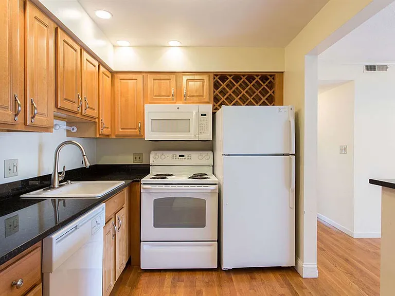 320 Hammond Pond Pkwy #305 — Photo 1