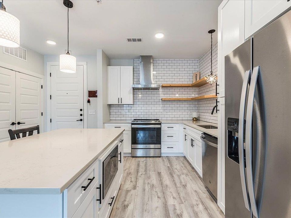 1st image of 3101 Govalle Ave #220