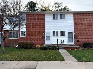 8734 Sterling St, Center Line, MI 48015