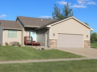 516 Kia Dr, Hartford, SD 57033