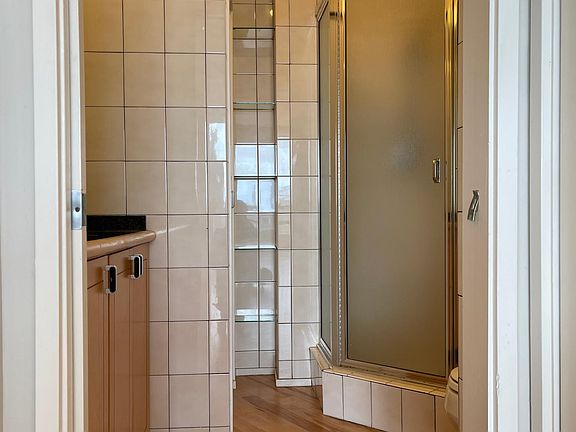 4th image of 100 1st Ave S #9/19