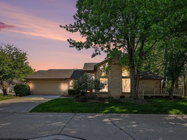 43052 W Kirkwood Dr, Clinton Township, MI 48038