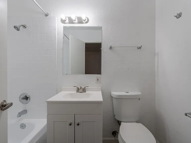1421 E Roosevelt St #4 — Photo 12