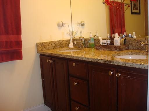 4th image of 2050 W Hood Ave #2A