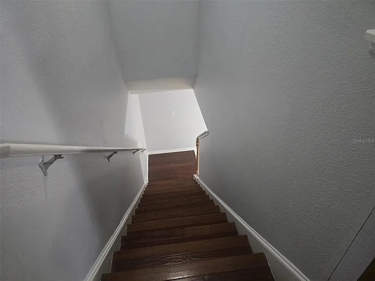 240 Hardcastle Pl — Photo 3