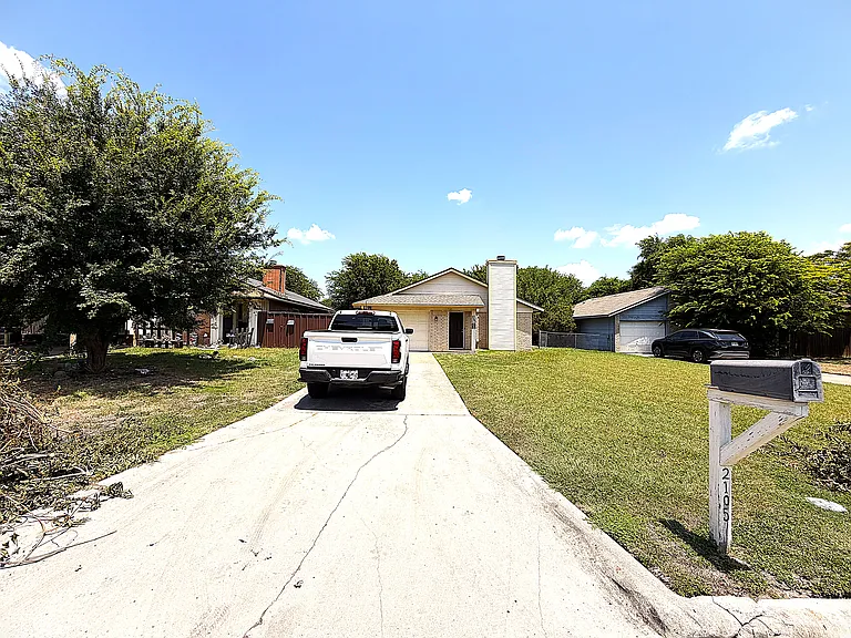 2105 Coach Dr — Photo 1