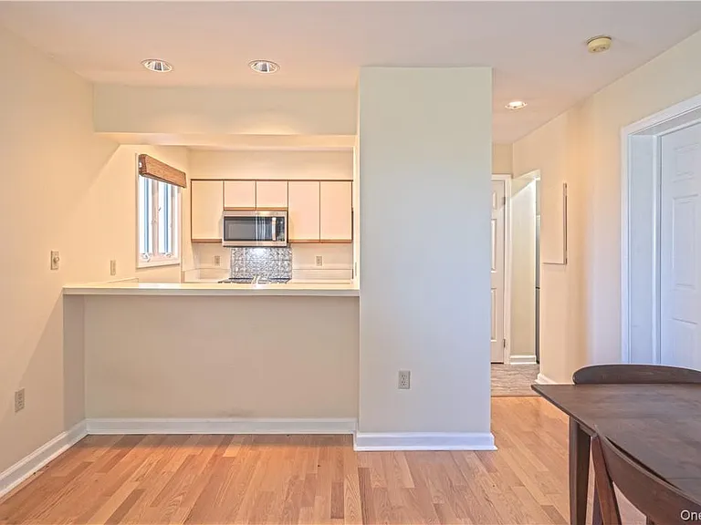 16 Hudson Point Ln — Photo 4