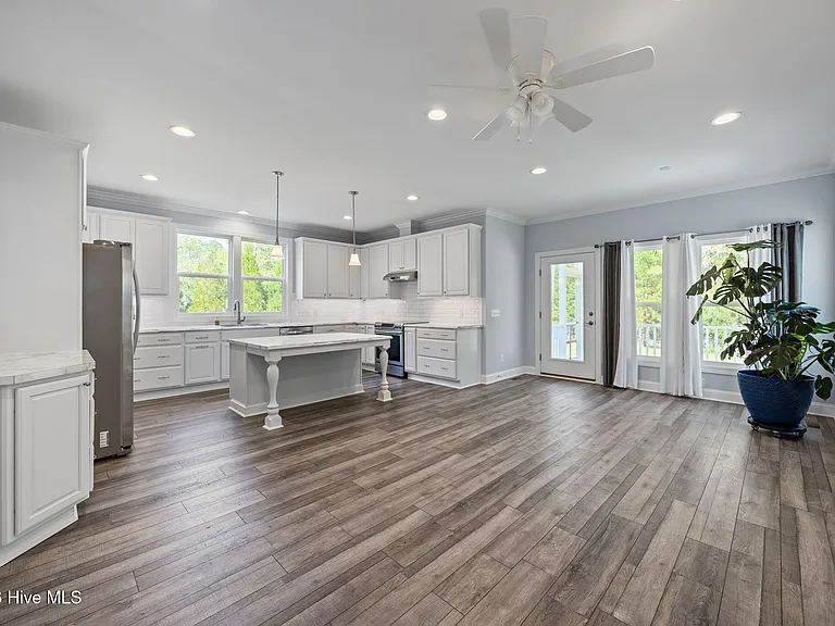 164 Bay View Dr — Photo 10