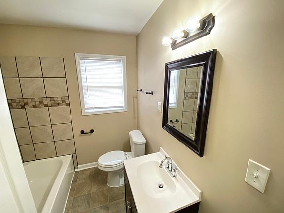 5th image of 1063 Springdale St