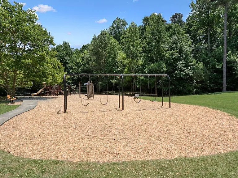 Highborne Dr NE — Photo 88