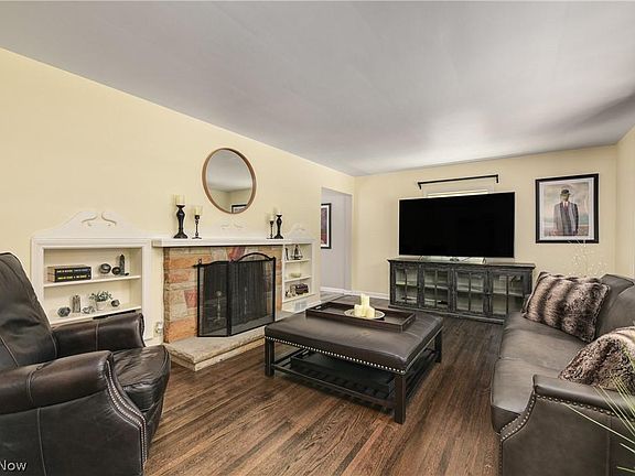 3rd image of 21140 N Park Dr