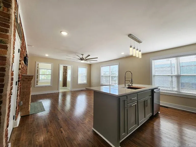 2529 E Admiral Pl #A — Photo 28