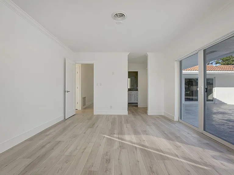 1478 NE 57th Ct — Photo 18