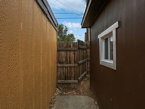 5th image of 2117 E 8th St