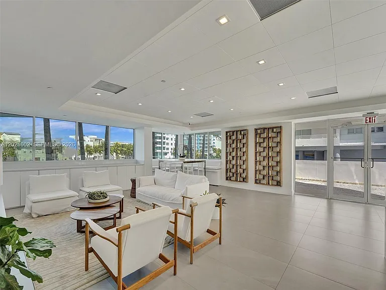 5900 Collins Ave #408 — Photo 39