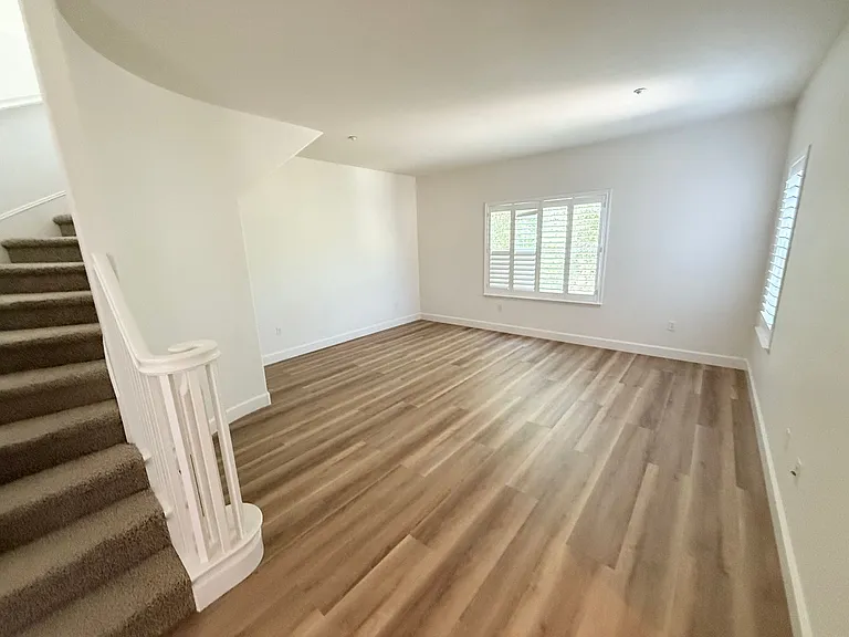 2327 Capistrello St — Photo 9