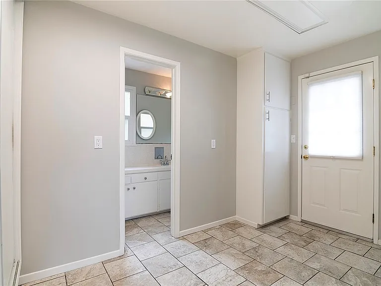 934 Highline Rd — Photo 19