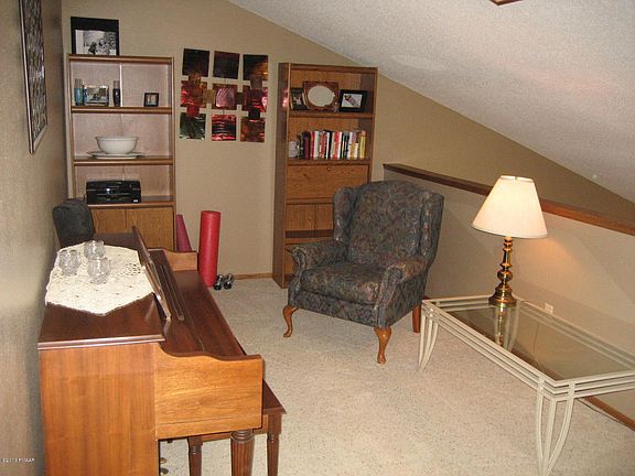4th image of 964 4th Ave W
