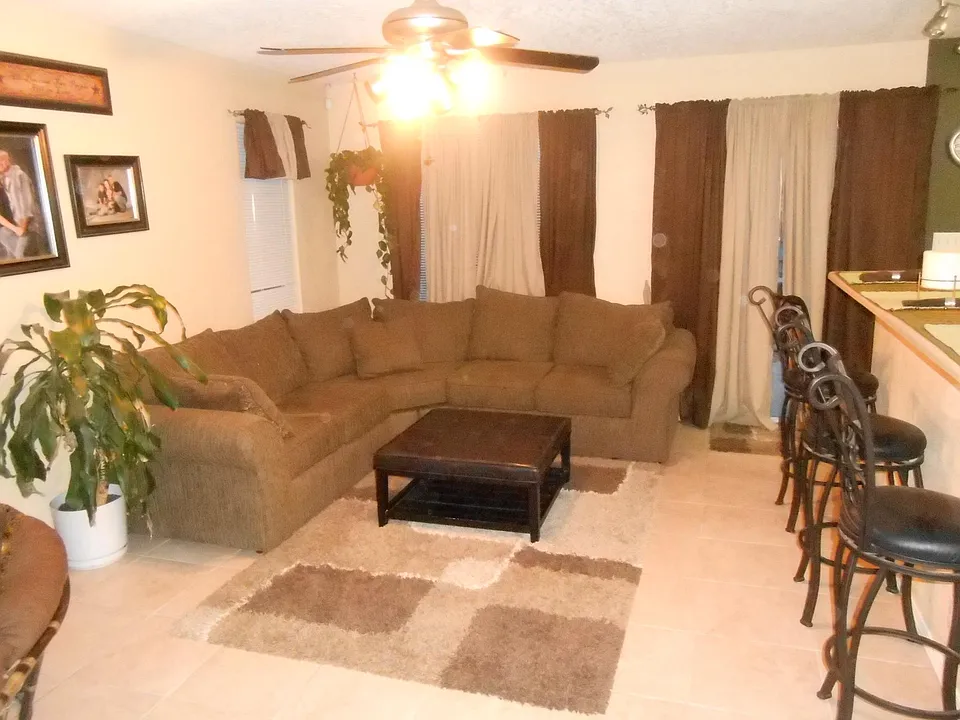 1230 Avenida Esplendida NW