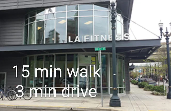 Condo Along Willamette River with Hot Tub, Parking, Gated entry — Photo 4