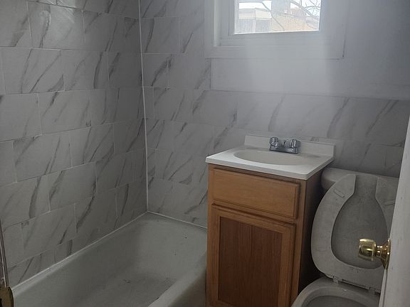 4th image of 165 Linden St #1L