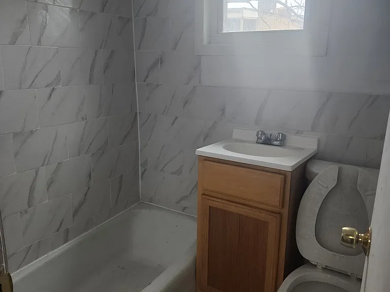 165 Linden St #1L — Photo 4