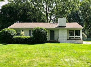 909 S Summit St, Barrington, IL 60010