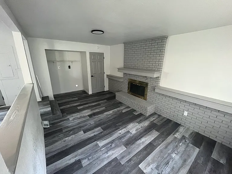 509 NW Hawthorne St — Photo 2