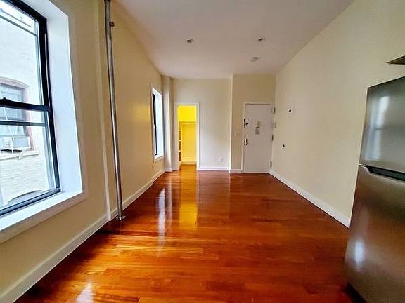 3rd image of 881 5th Ave