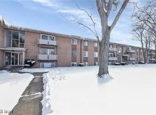 22081 River Oaks Dr APT B1, Rocky River, OH 44116