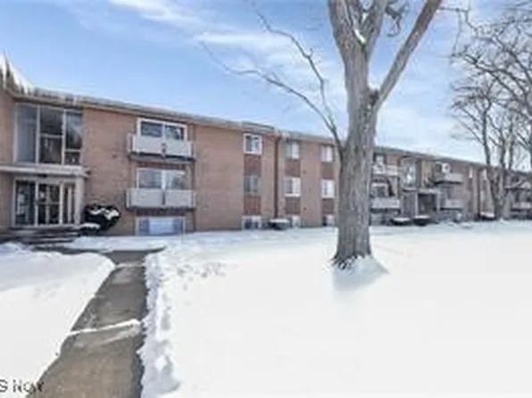 22081 River Oaks Dr APT B1, Rocky River, OH 44116
