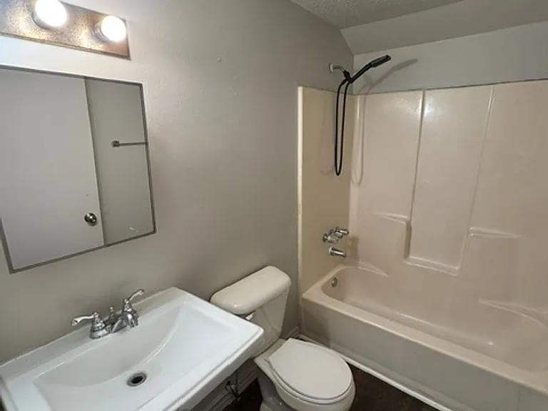 1024 Colerick St — Photo 8