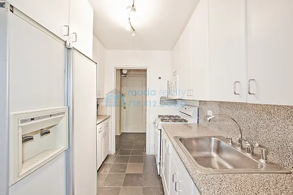 Sold by Moda Realty | media 17