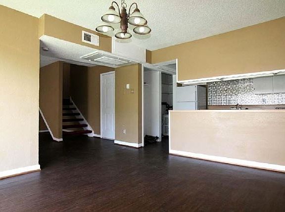 3rd image of 2121 W Irving Blvd APT 309