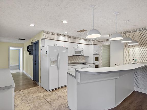 5th image of 901 W RIVER DRIVE