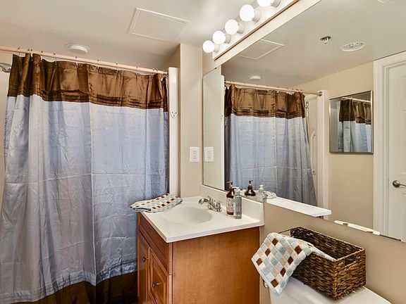 4th image of 900 N Taylor St APT 1431