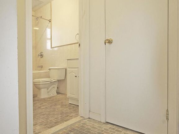 2nd image of 21-26 Newtown Ave #8