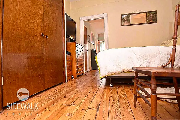 Rented by Sidewalk Realty LLC | media 4