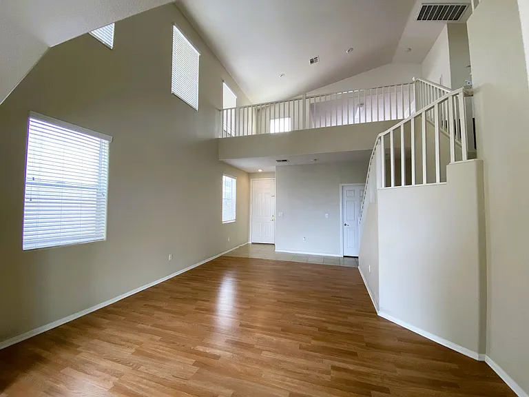 172 Flying Hills Ave — Photo 4