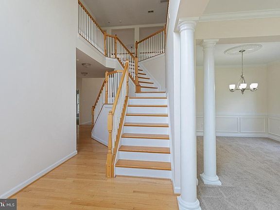 4th image of 1266 Colonial Park Dr