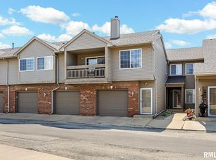 4517 N Thornhill Dr #207C, Peoria, IL 61615