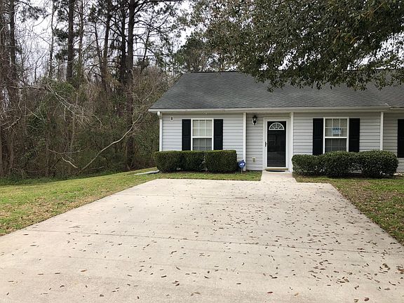 Nice and private area and at the end of a quiet street.