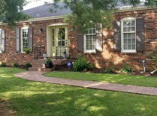 8205 Paddington Dr, Hurstbourne, KY 40222