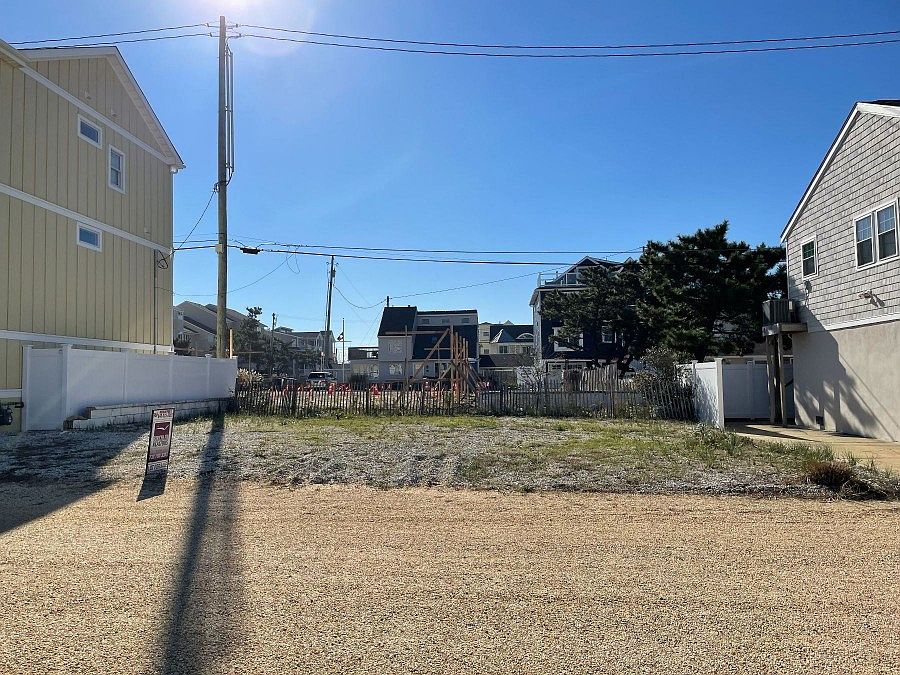 1st image of 13 S Beach Dr