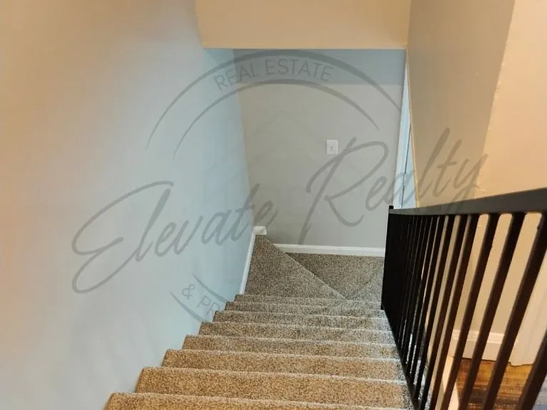 2437 Woodale Ln — Photo 10